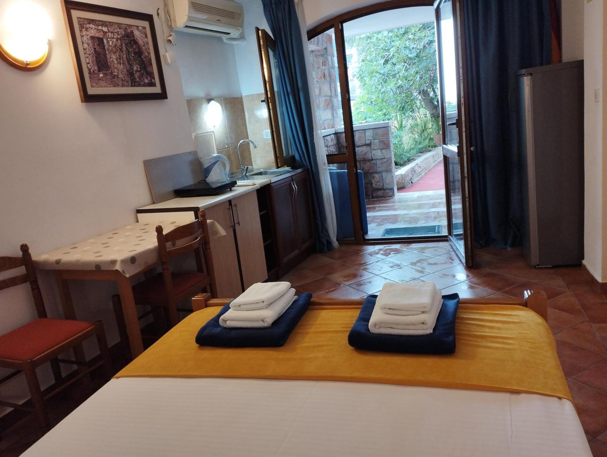 Zoro Apartments スヴェティ・ステファン 部屋 写真